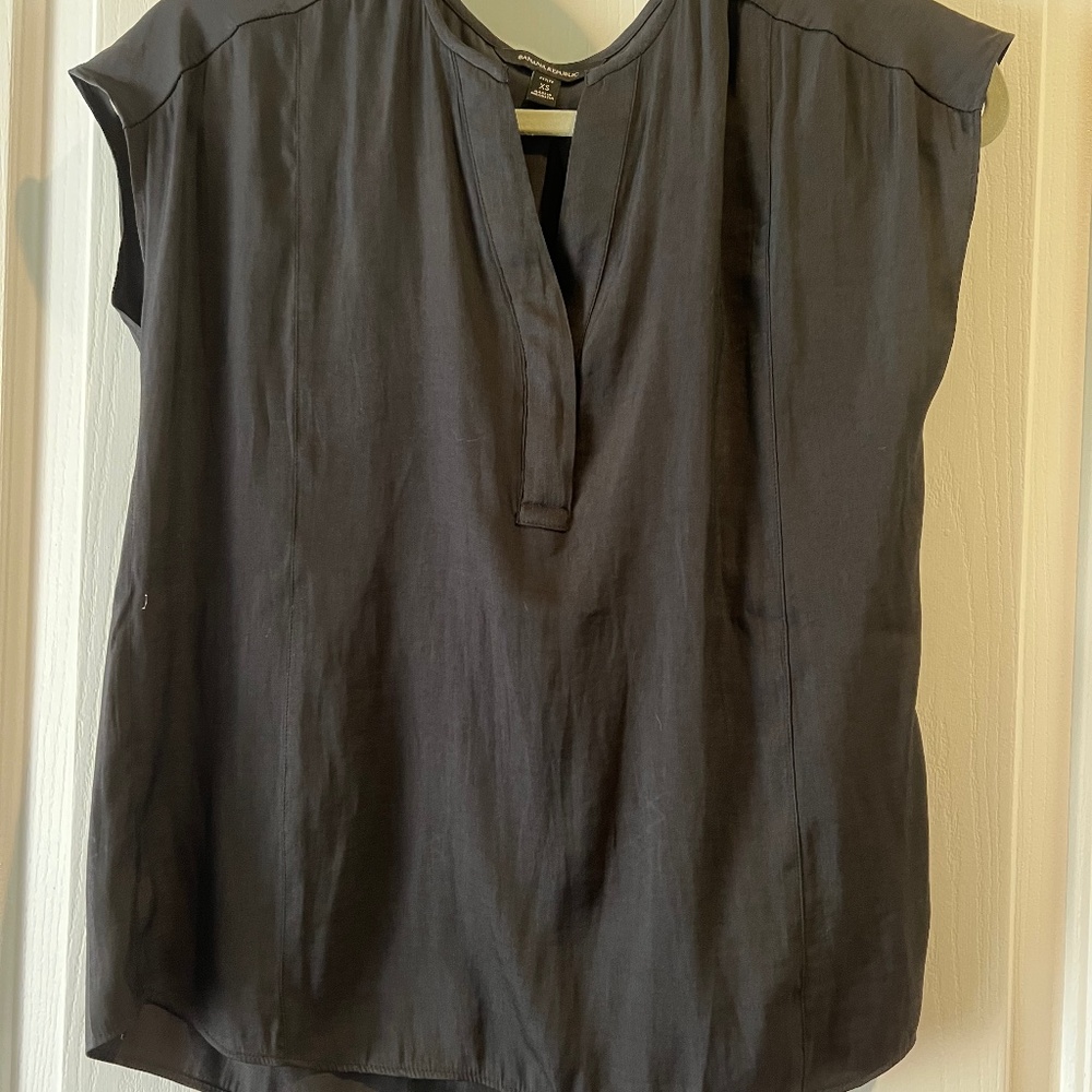 Short sleeve v-neck blouse by Banana Republic